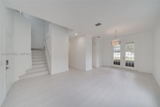 720 Falling Water Rd 720, Weston, FL 33326