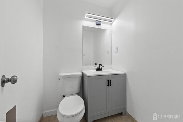 29 Piccadilly Circus, Sayreville, NJ 08872