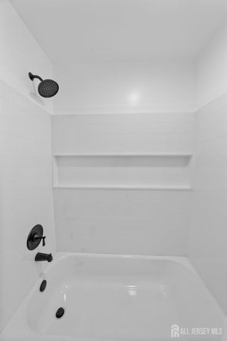 29 Piccadilly Circus, Sayreville, NJ 08872
