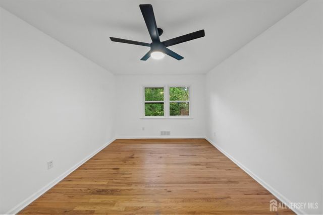 29 Piccadilly Circus, Sayreville, NJ 08872