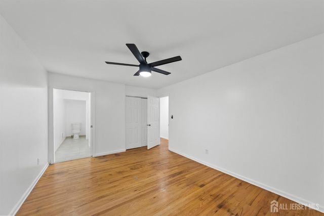 29 Piccadilly Circus, Sayreville, NJ 08872