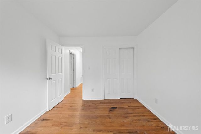 29 Piccadilly Circus, Sayreville, NJ 08872