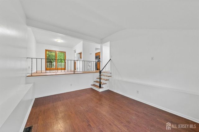 29 Piccadilly Circus, Sayreville, NJ 08872