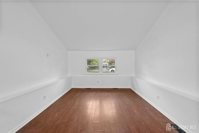 29 Piccadilly Circus, Sayreville, NJ 08872