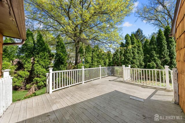 29 Piccadilly Circus, Sayreville, NJ 08872