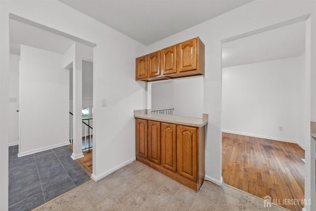 29 Piccadilly Circus, Sayreville, NJ 08872