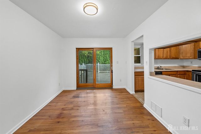 29 Piccadilly Circus, Sayreville, NJ 08872