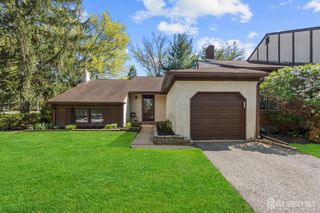 29 Piccadilly Circus, Sayreville, NJ 08872