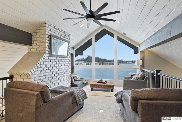 11 Ginger Cove Road, Valley, NE 68064