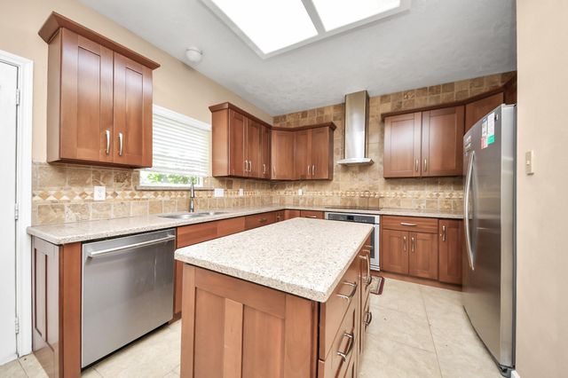114 Lindencrest Court, Sugar Land, TX 77479