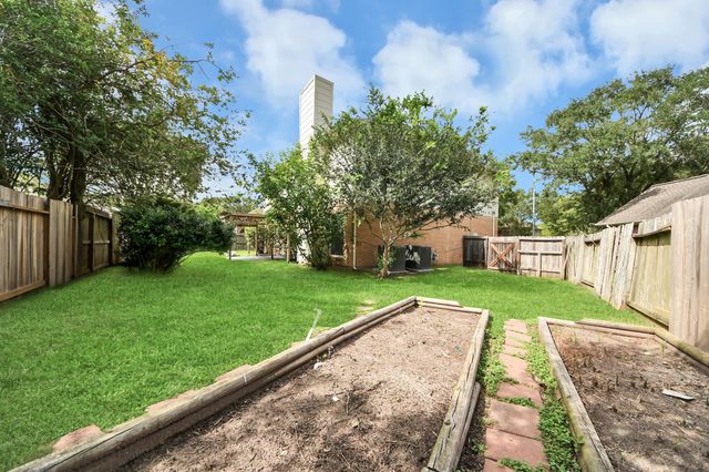114 Lindencrest Court, Sugar Land, TX 77479