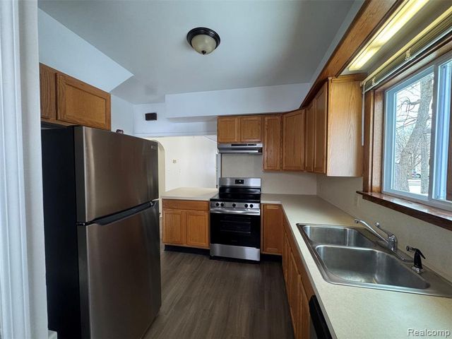 237 Saint Joseph Street, Trenton, MI 48183