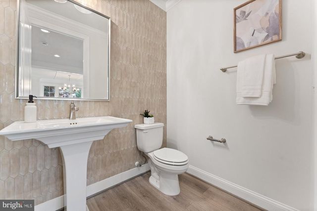 505 GLYNDON ST NE, Vienna, VA 22180