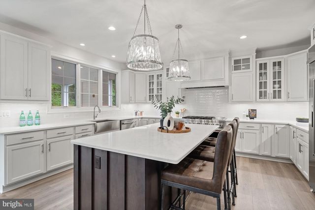 505 GLYNDON ST NE, Vienna, VA 22180