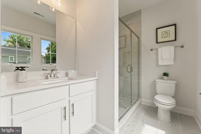 505 GLYNDON ST NE, Vienna, VA 22180