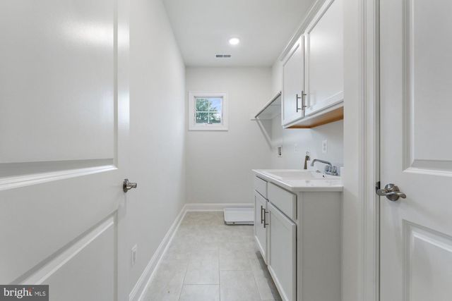 505 GLYNDON ST NE, Vienna, VA 22180