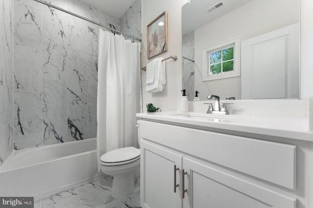 505 GLYNDON ST NE, Vienna, VA 22180