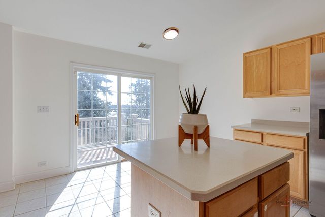 517 E SADDLEBROOK Lane, Vernon Hills, IL 60061