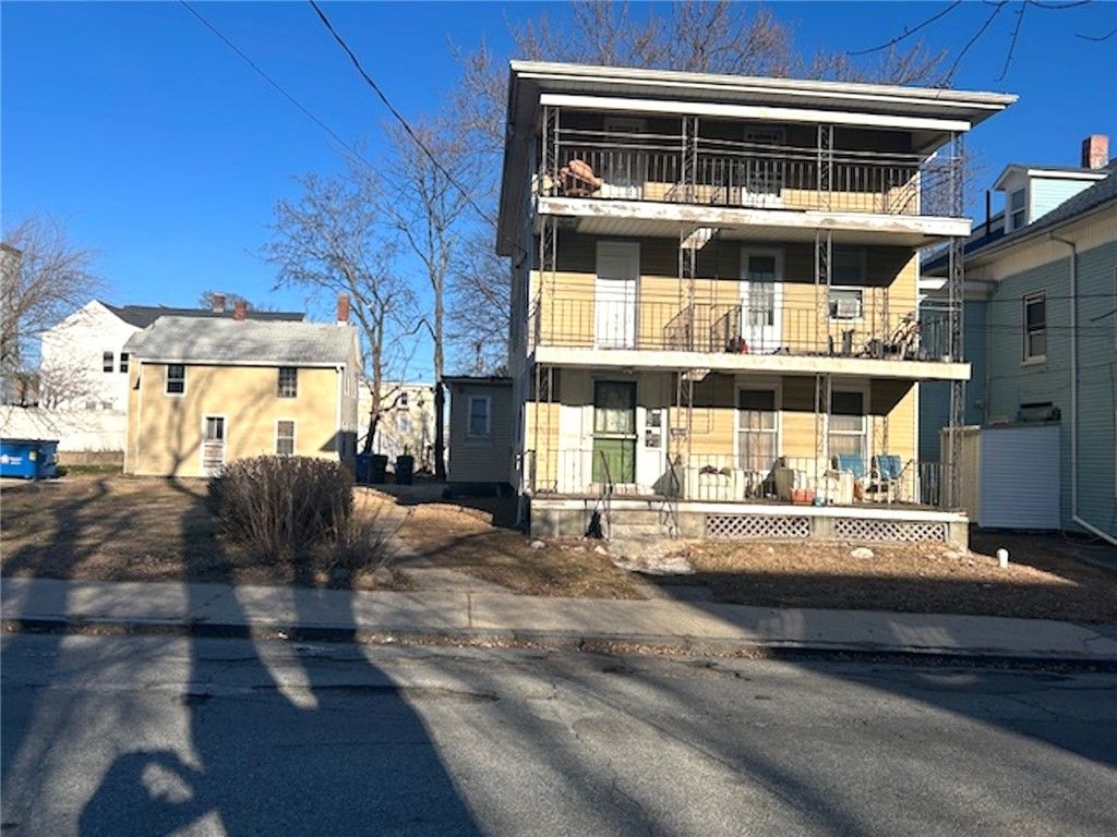 19 JENKS Street 8, Central Falls, RI 02863