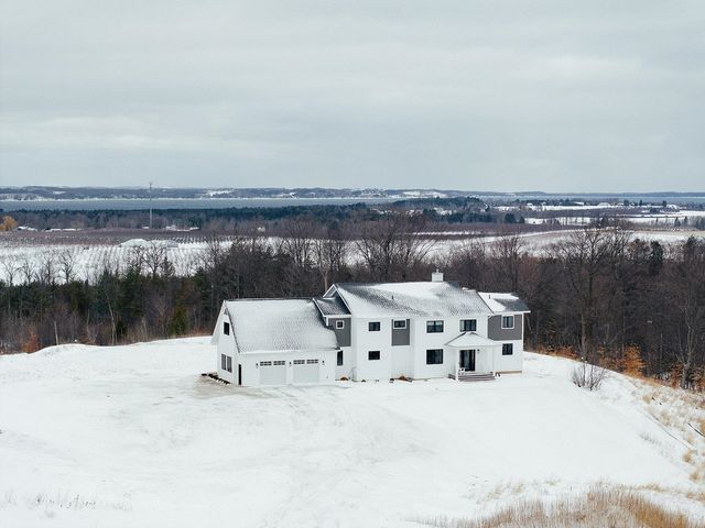 6707 Huntsman Drive, Acme Twp, MI 49690