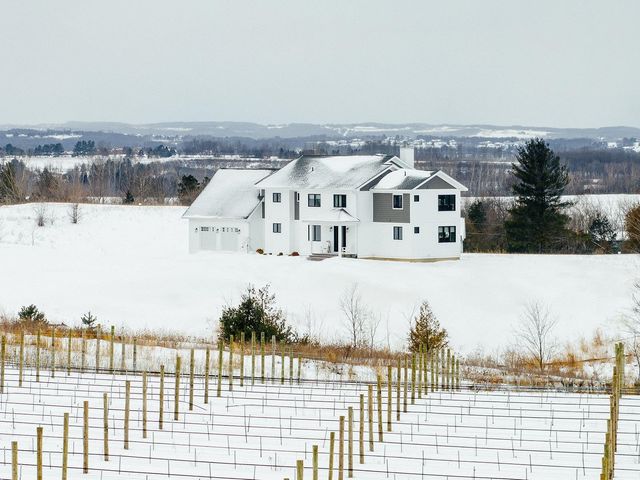 6707 Huntsman Drive, Acme Twp, MI 49690