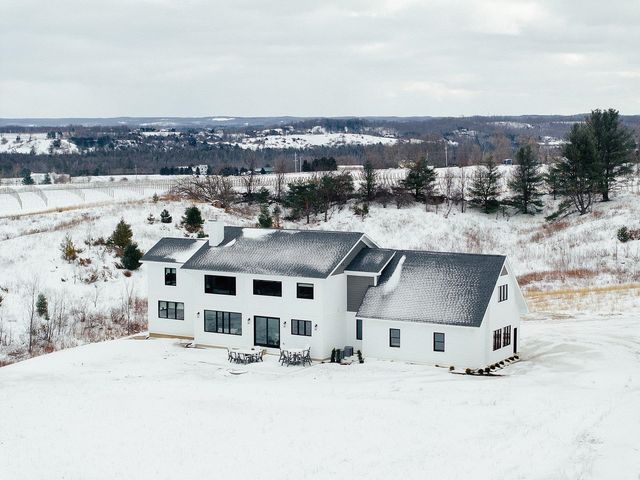 6707 Huntsman Drive, Acme Twp, MI 49690