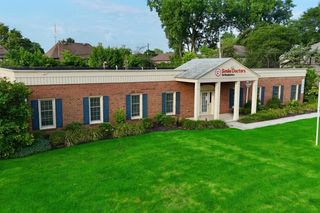 1535 Old Henderson Road, Columbus, OH 43220