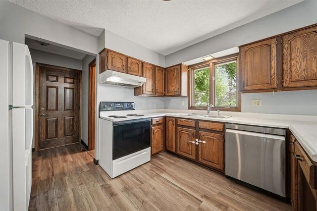 5101 Sindelar Drive, Eau Claire, WI 54701