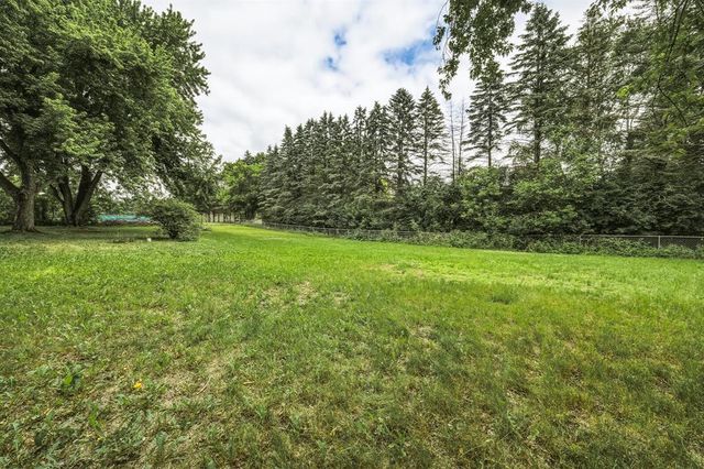 5101 Sindelar Drive, Eau Claire, WI 54701