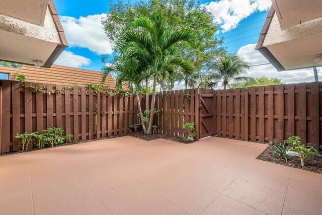 825 Center Street 3d, Jupiter, FL 33458