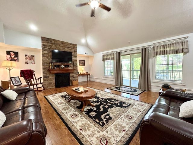 361 Kolsons Landing Drive, Somerset, KY 42503