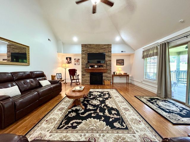 361 Kolsons Landing Drive, Somerset, KY 42503