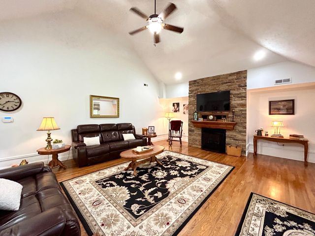361 Kolsons Landing Drive, Somerset, KY 42503