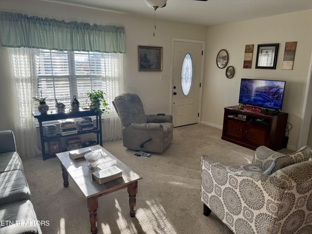 203 Simmons Rd, Loudon, TN 37774