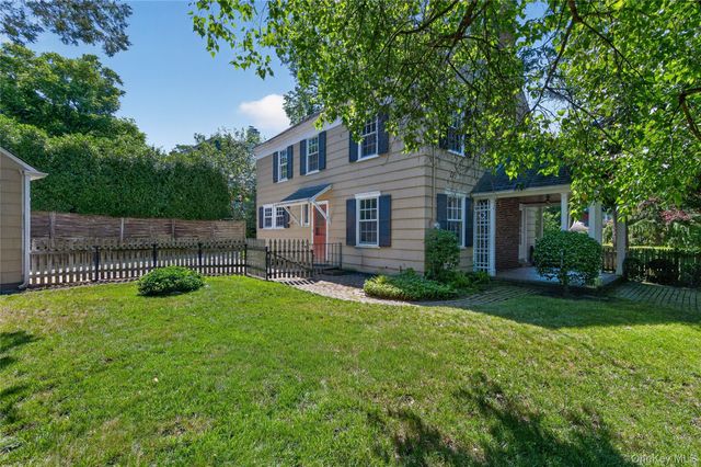 24 Crescent Road, Port Washington, NY 11050
