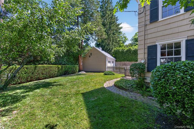 24 Crescent Road, Port Washington, NY 11050