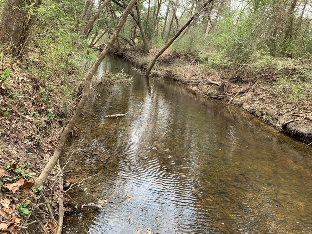 2551 Jurecka Road, Fayetteville, TX 78940