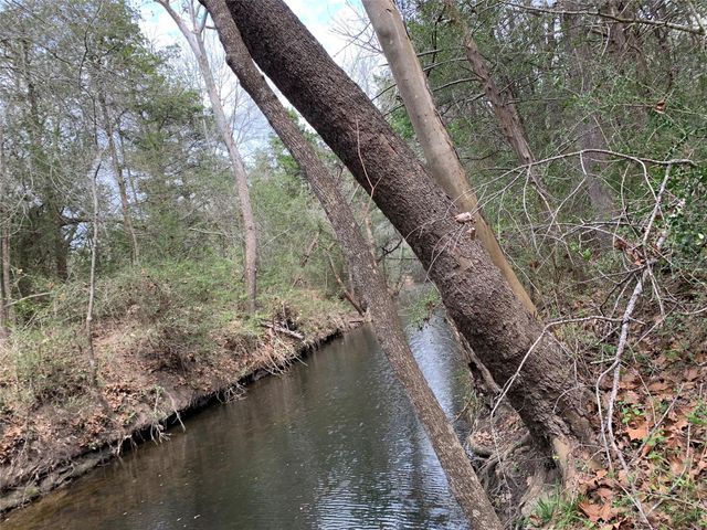 2551 Jurecka Road, Fayetteville, TX 78940