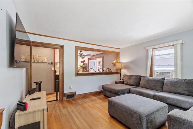 430 Williams Rd, Fitchburg, MA 01420