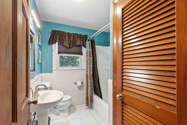 430 Williams Rd, Fitchburg, MA 01420