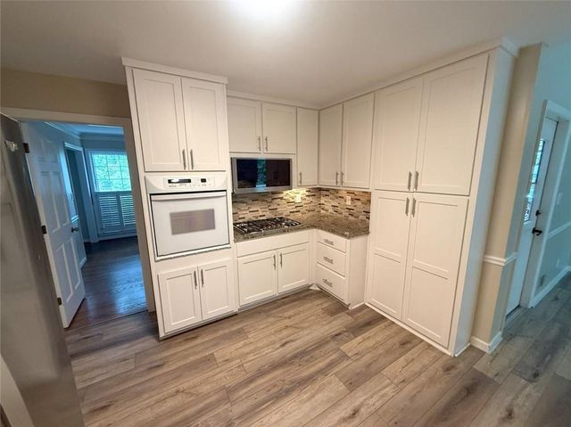 1150 Falstaff Drive, Roswell, GA 30076