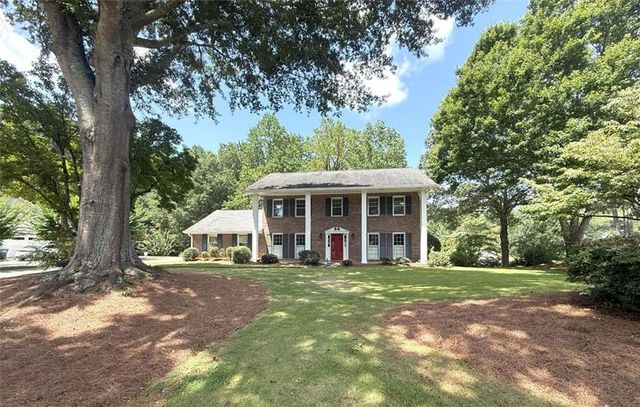 1150 Falstaff Drive, Roswell, GA 30076