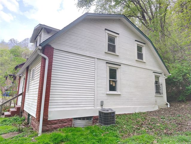 450 Coal Hollow Rd, Verona, PA 15147