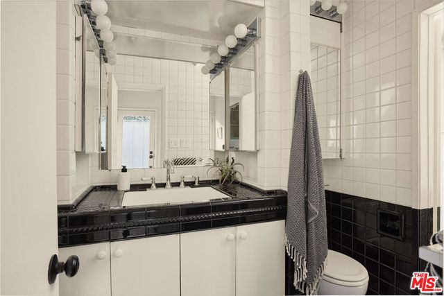 943 Venango Avenue, Los Angeles, CA 90029