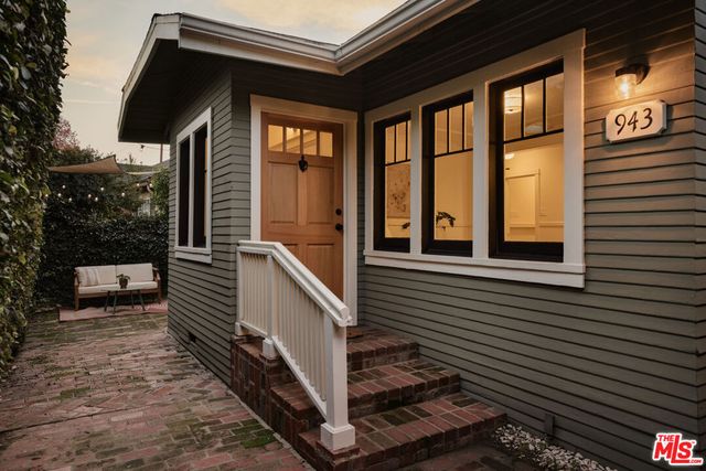 943 Venango Avenue, Los Angeles, CA 90029