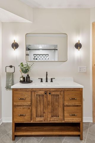 1675 Brueberry Lane, Arden Hills, MN 55112