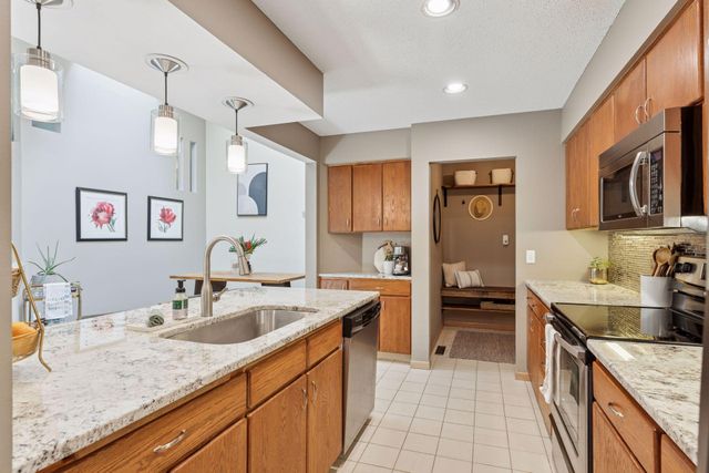 1675 Brueberry Lane, Arden Hills, MN 55112