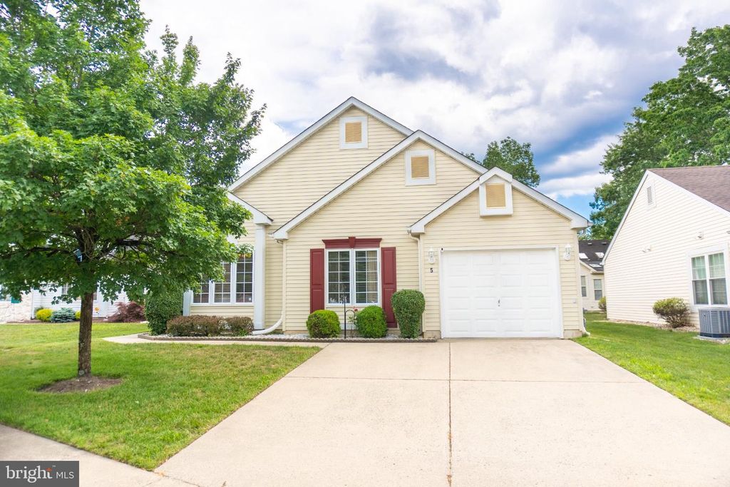 5 STEWART CT, Jackson, NJ 08527