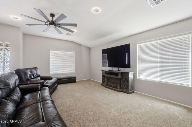38528 N DAVE Street, San Tan Valley, AZ 85140