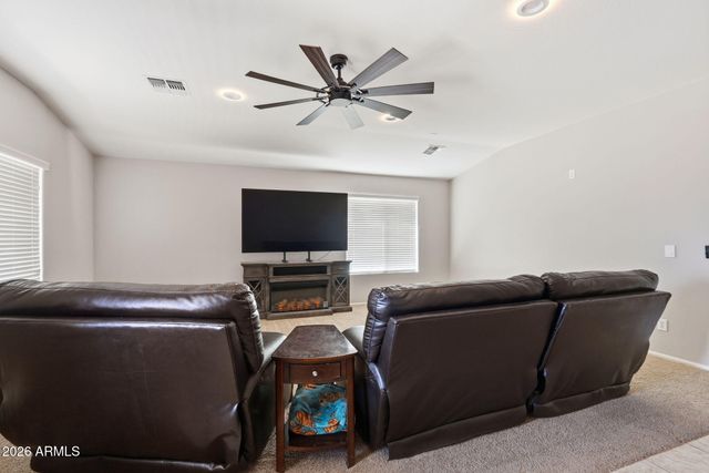 38528 N DAVE Street, San Tan Valley, AZ 85140